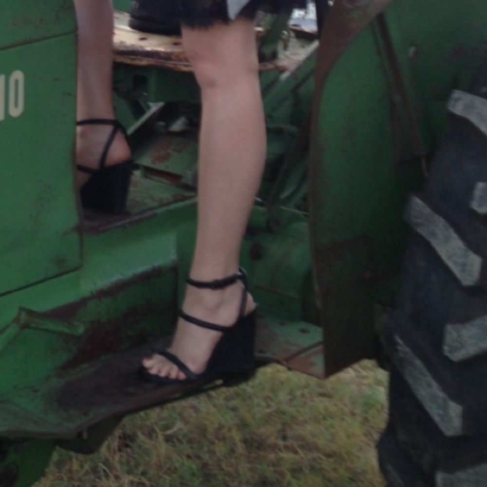 Zara textured wedges